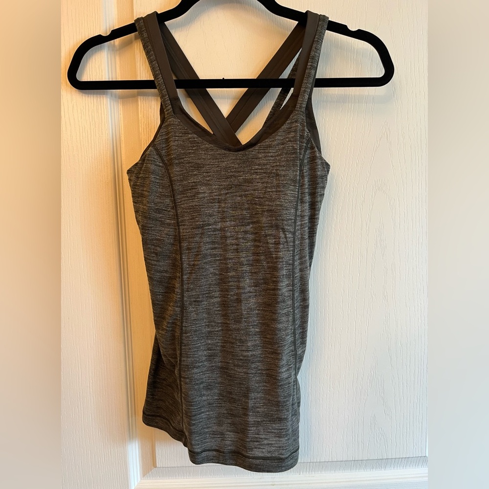 EUC green lululemon top - super soft fabric!
